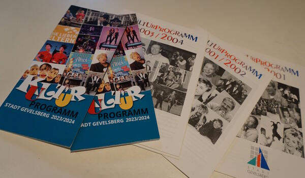 Schon historische Exemplare und die neueste Ausgabe des Gevelsberger Kulturprogramms.