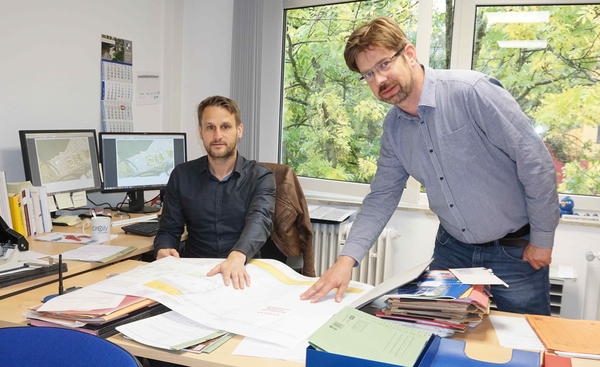 Björn Remer (links) und Andreas Belz arbeiten bei der Gevelsberger Stadtverwaltung unter anderem für die Zukunft des Stadtteils Berge. 